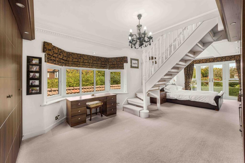 6 bedroom detached house for sale in Hale Road, Hale, WA15